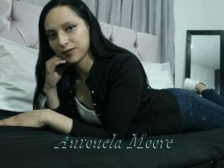 Antonela_Moore