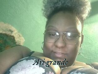 Ari_grande