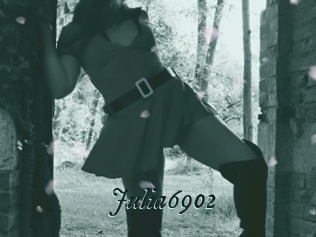 Julia6902