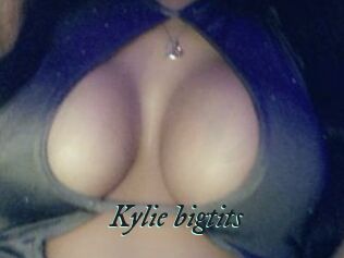 Kylie_bigtits