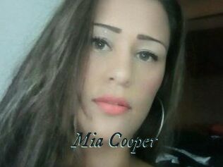 Mia_Cooper