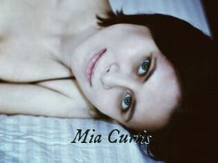 Mia_Curtis