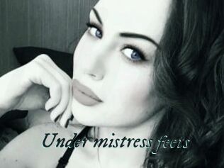 Under_mistress_feets